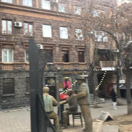 Yerevan, Abovyan 34 My Street Luaran gambar