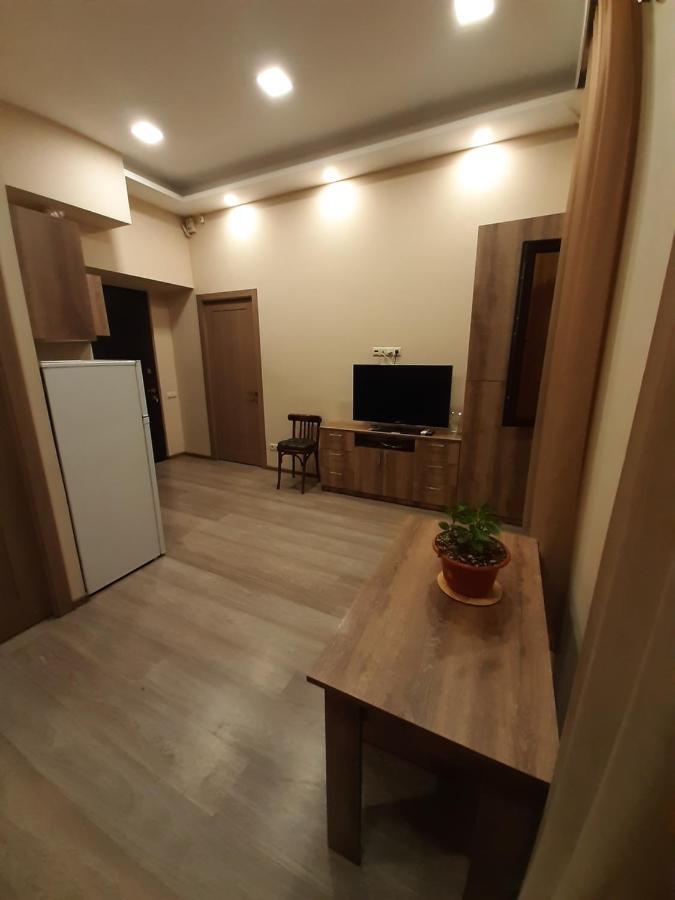 Yerevan, Abovyan 34 My Street Luaran gambar