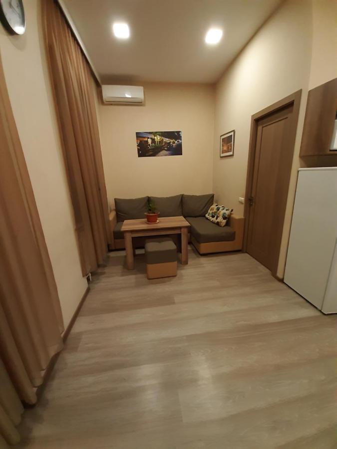 Yerevan, Abovyan 34 My Street Luaran gambar